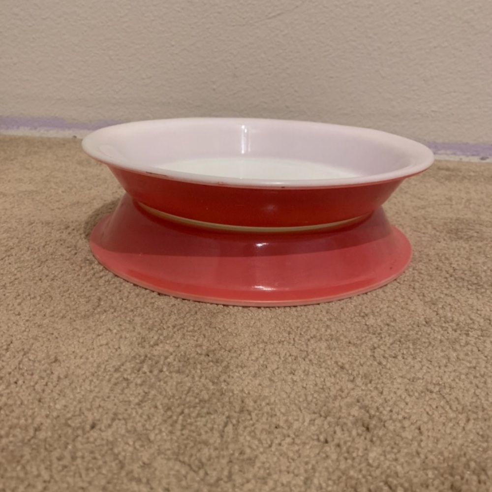 Vintage Pyrex flamingo pie dishes